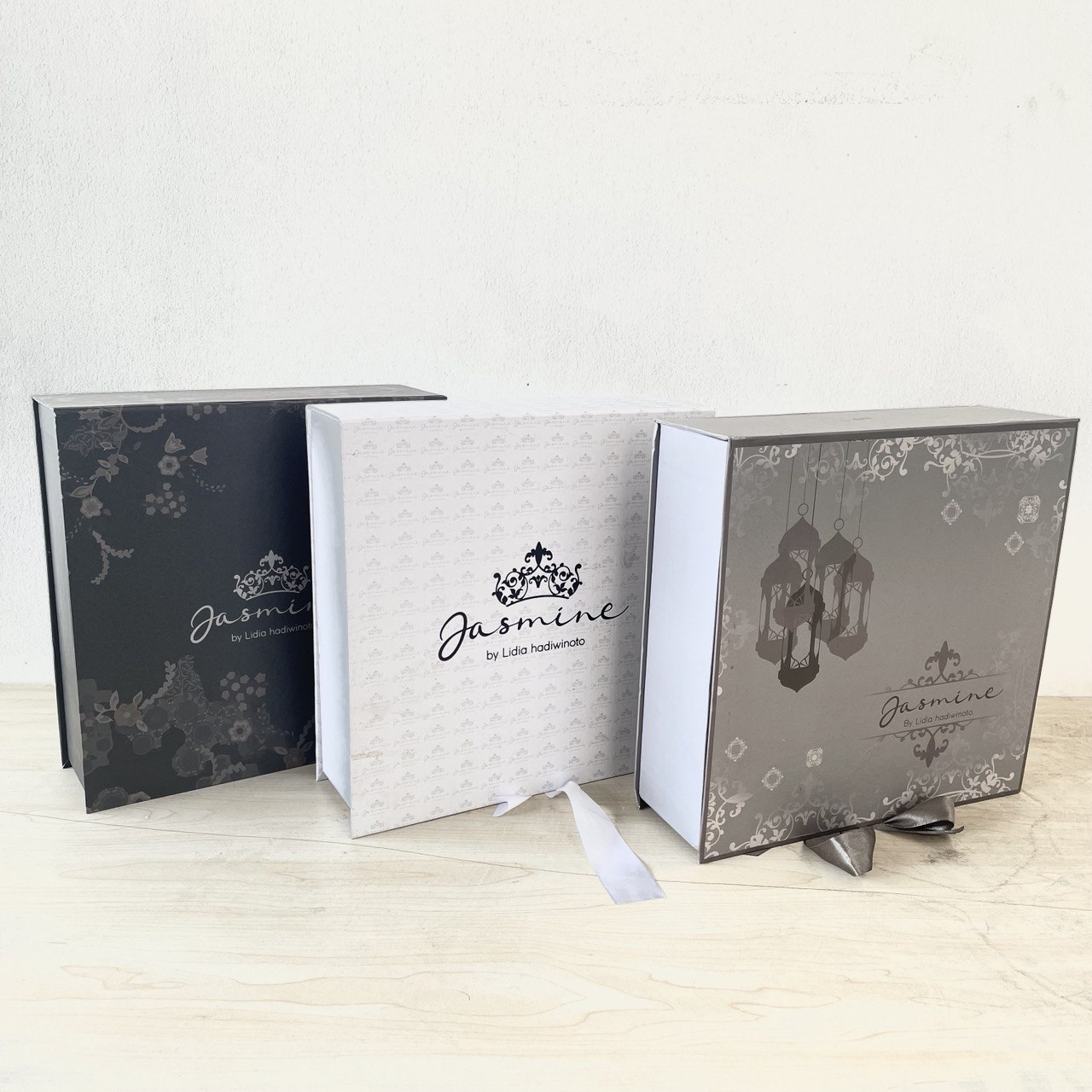 Lidia - HARD BOX JASMINE