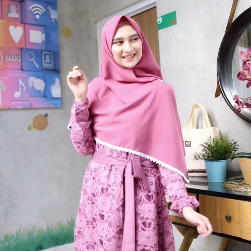 Michan - Khimar Michan - Square Renda Pink - Michan.co.id